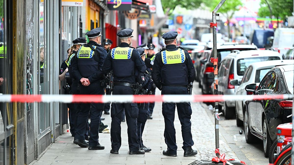 Hamburg & Schleswig-Holstein: Verletzter auf St. Pauli gefunden - Polizeigroßeinsatz