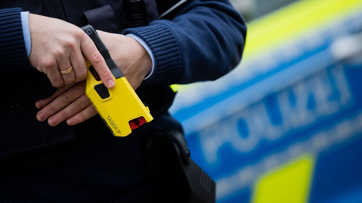 Niedersachsen & Bremen: Ehemann bedroht: Polizei stoppt Frau durch Taser