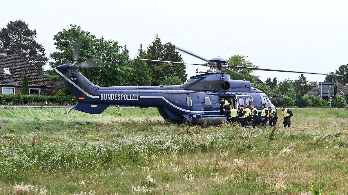 Niedersachsen & Bremen: Grenzkontrollen mit Hubschrauber an niederländischer Grenze