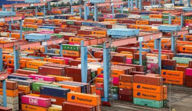 Hamburg & Schleswig-Holstein: Hafenlogistiker HHLA schlägt mehr Container um