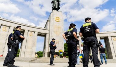 Berlin & Brandenburg: Gedenken an Kriegsende 1945 - Sicherheit und Flaggenverbote