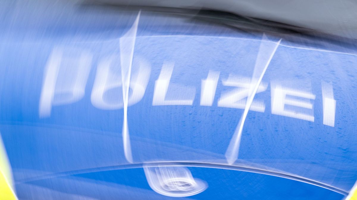 Niedersachsen & Bremen: Nach Streit vor Disco - Mann überschlägt sich mit Auto