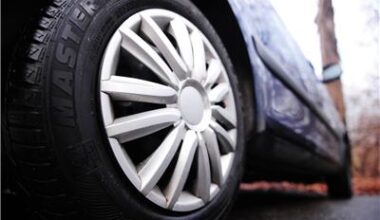 Mutmaßliche Autoknacker verlieren Reifen auf der Flucht