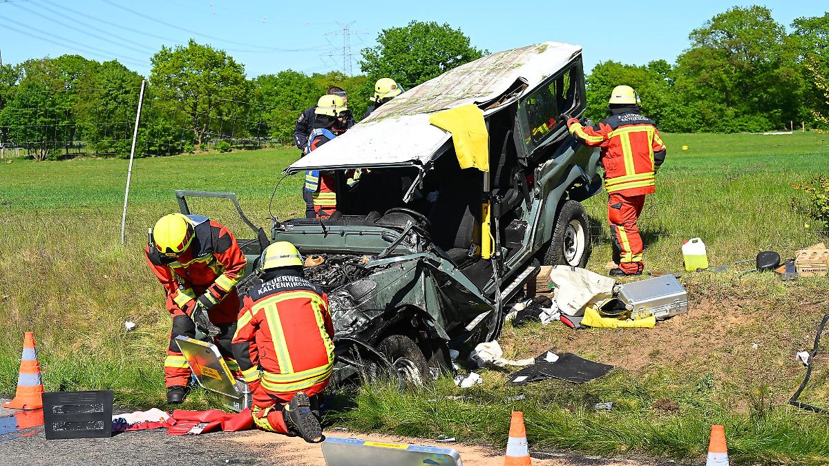 Hamburg & Schleswig-Holstein: Zwei Schwerverletzte nach Unfall auf A7 - Hund überfahren