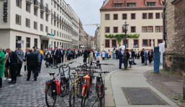 Eröffnung Ärztetag, zahlreiche Menschen haben sich versammelt.