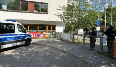 Mit 80 km/h! Kipplaster-Fahrer rast ungebremst in Haus Dashcam zeichnet alles auf!