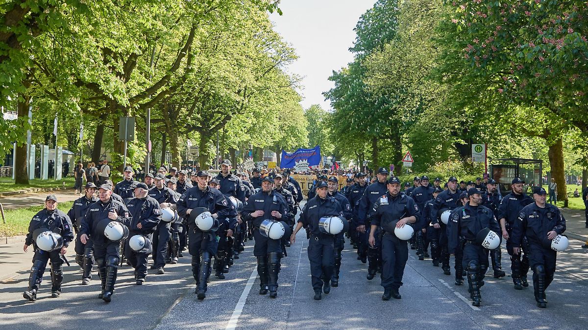 Hamburg & Schleswig-Holstein: Viele Demos am 1. Mai in Hamburg - Polizei im Großeinsatz
