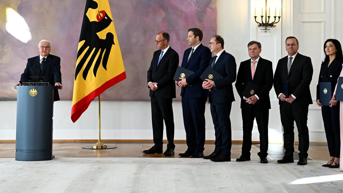 Nach Kanzlerwahl: +++ „Demokratie legitimiert sich auch durch Erfolg“ – Steinmeier gibt Kabinett Mahnung mit auf den Weg +++