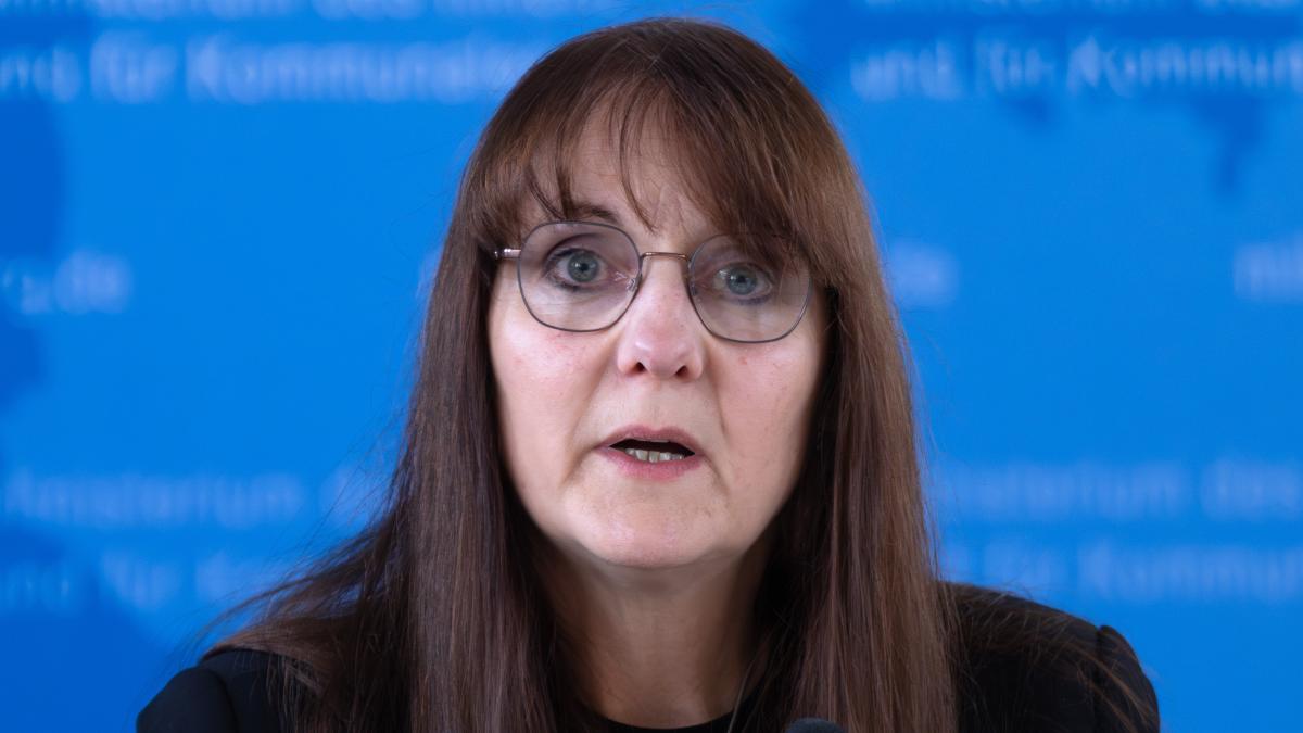 Umgang mit der AfD: „Geheimniskrämerei möchte ich nicht verantworten“ – Brandenburgs Innenministerin Lange tritt zurück
