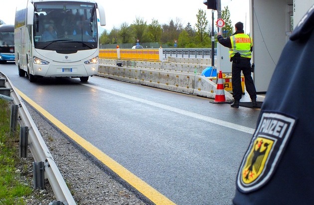 Bundespolizeidirektion München: Drei mutmaßliche Schleuser an Inntalautobahn gefasst ...