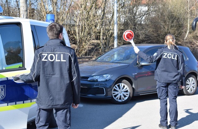 HZA-A: Taxi- und Mietwagenbranche unter die Lupe genommen/Augsburger Zoll führt ...