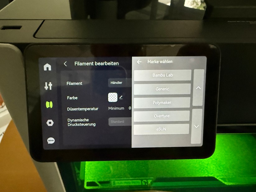 Für den anderen Extruder wählen wir Material, Farbe und Hersteller von Hand aus, da der externe Spulenhalter des H2D nicht über einen RFID-Chip zur Identifikation des Filaments verfügt.