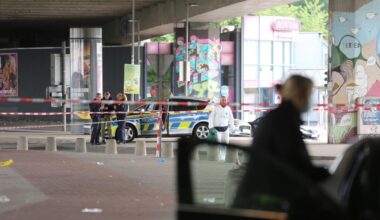 Nordrhein-Westfalen: Fünf Verletzte bei Angriff vor Bielefelder Bar – Polizei geht von Anschlag aus, Täter ist flüchtig