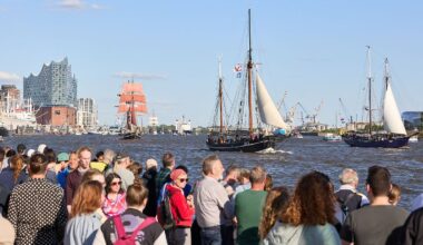 Hamburg & Schleswig-Holstein: Bunte Schiffsparade eröffnet 836. Hafengeburtstag