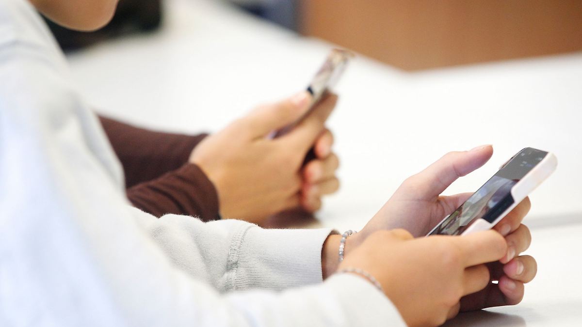 Digitalpause für Schüler: Bremen verhängt ab 1. Juni Handyverbot an Grund- und weiterführenden Schulen