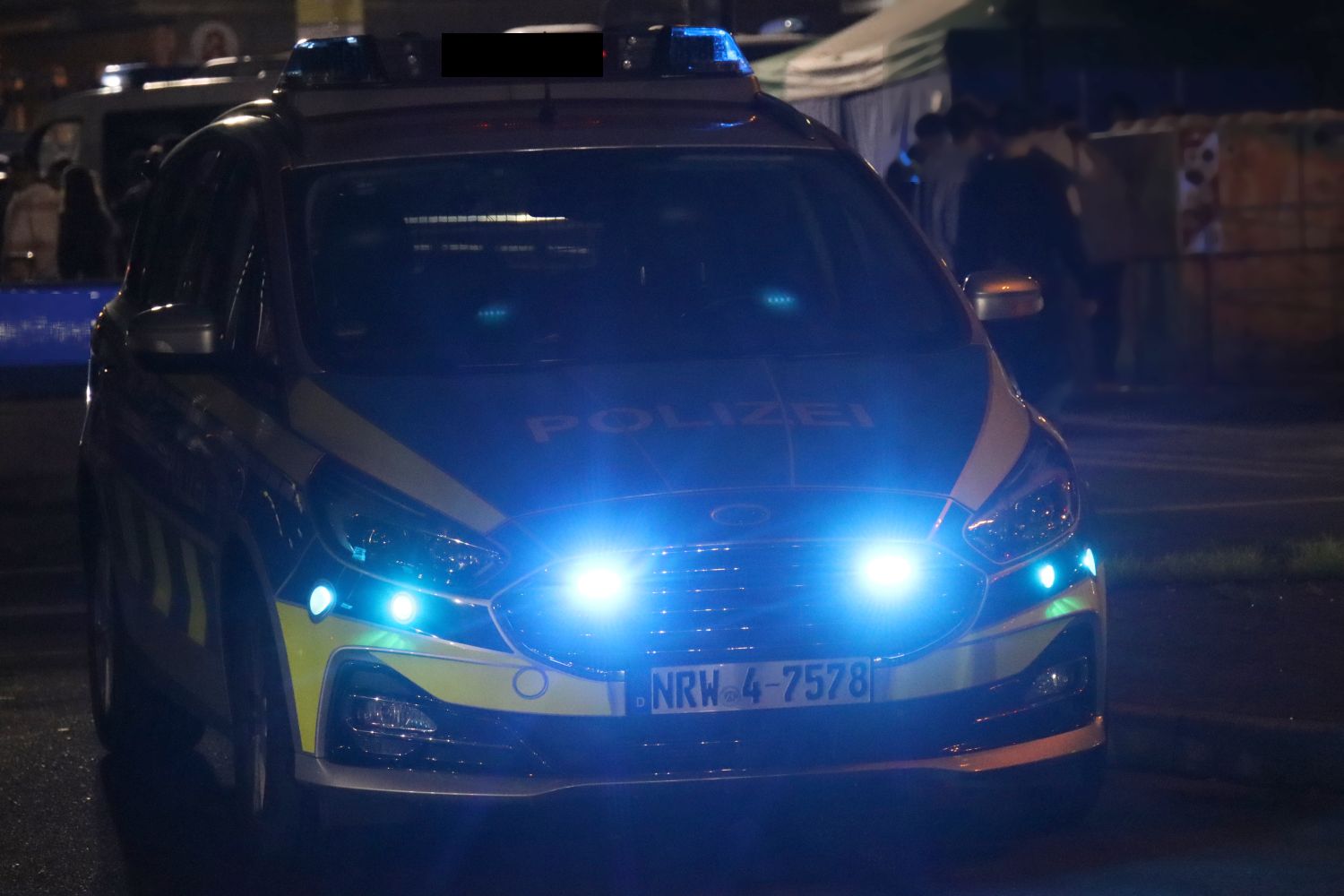 Düsseldorf Eller: Kradfahrerin nach verbotenem Wendemanöver von Pkw-Fahrerin verletzt - Ddorf-Aktuell