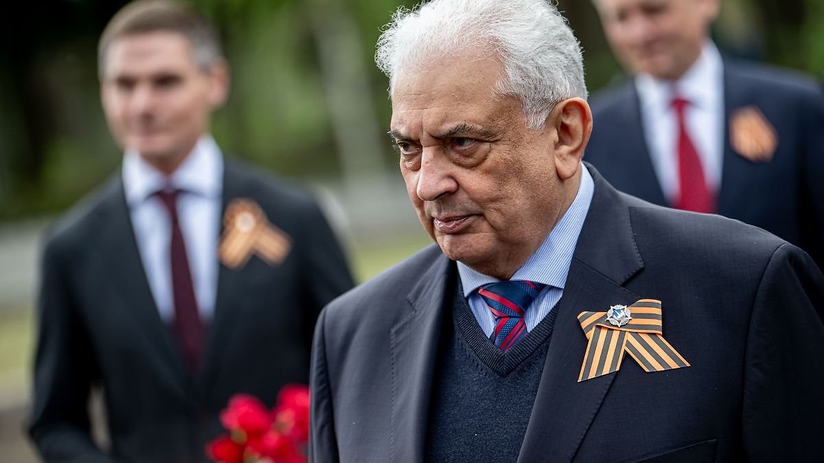 Berlin & Brandenburg: Russischer Botschafter gedenkt mit St.Georgs-Band