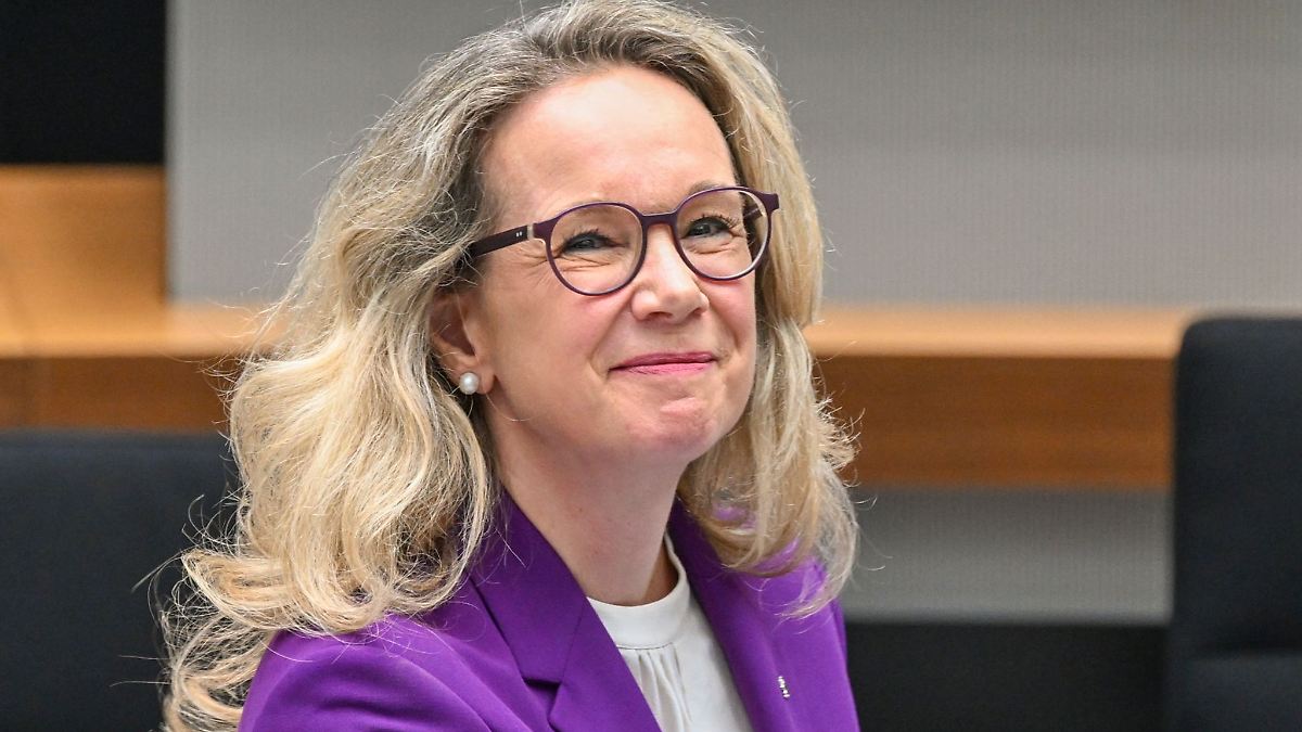 Berlin & Brandenburg: Neue Kultursenatorin distanziert sich von Chialos Kurs