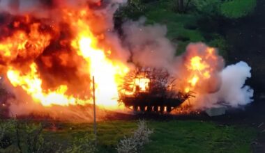 Neue Kuriosität an der Front: Ukrainer zerstören russischen "Stachelschwein"-Panzer