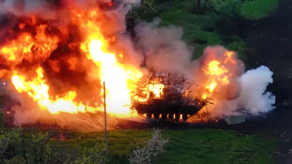 Neue Kuriosität an der Front: Ukrainer zerstören russischen "Stachelschwein"-Panzer