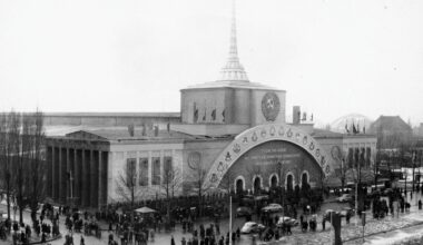 Der Sowjetische Pavillon auf dem Ausstellungsgeländer der Technischen Messe zur Frühjahrsmesse 4. bis 11. März 1951. Stadtarchiv Leipzig, 0563 (Fotosammlung), Nr. 5272. Foto: Alfons Trapp