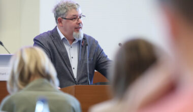 Denis Achtner spricht im Stadtrat.