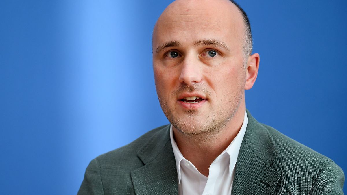 Niedersachsen & Bremen: Auszeichnung für Queerbeauftragten der Bundesregierung