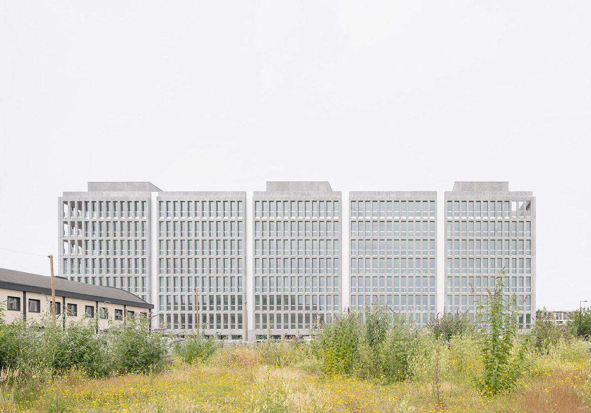 Büro- und Hotelkomplex bei Paris von KAAN Architecten / Kolossale Landung in Aubervilliers - Architektur und Architekten - News / Meldungen / Nachrichten