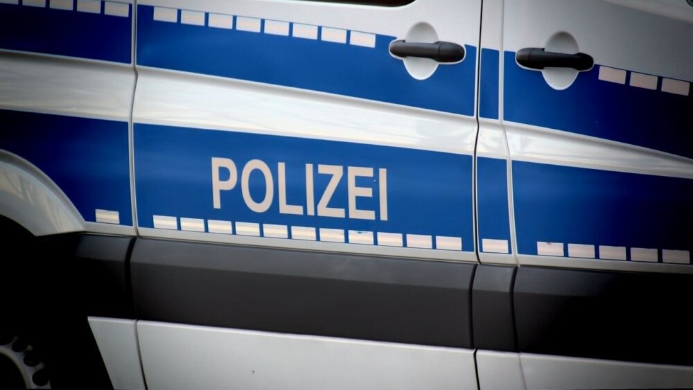 Mann in Wiesbaden mit Flasche attackiert