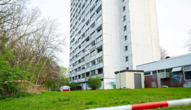 Tödlicher Balkonsturz: Nach Tod von 15-Jährigem in Hamburg sind fünf junge Männer in Haft