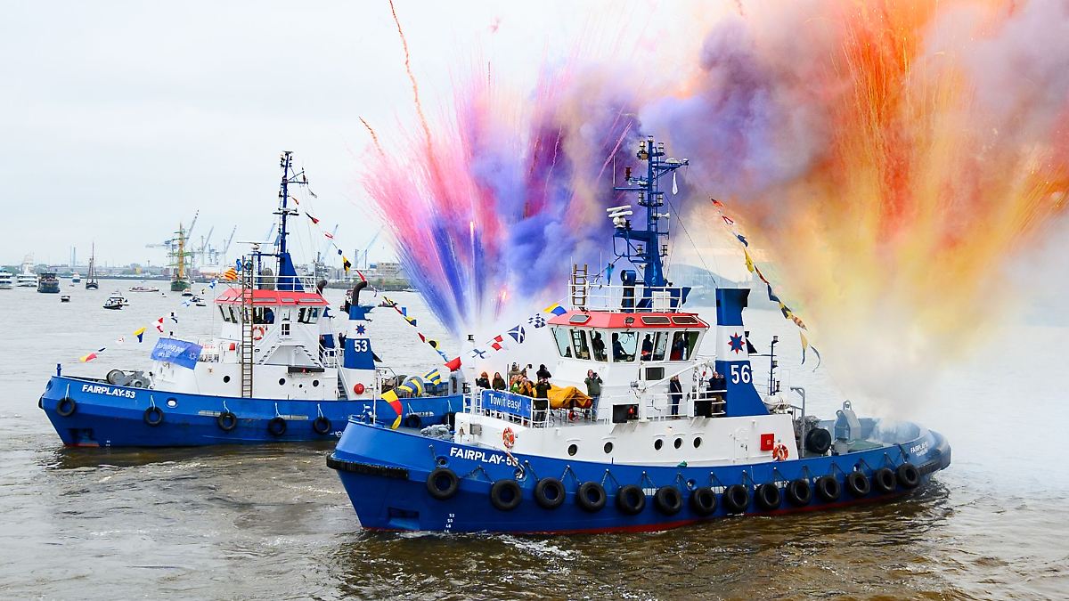 Hamburg & Schleswig-Holstein: Tanzende Schlepper locken zum Hafengeburtstag