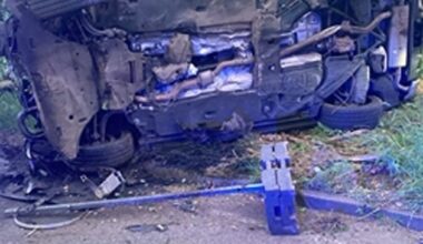 POL-ME: Hoher Sachschaden nach Alleinunfall mit dem Auto - 2505009