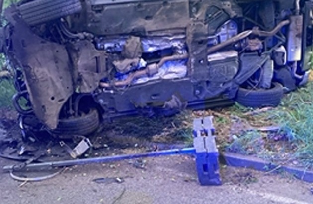 POL-ME: Hoher Sachschaden nach Alleinunfall mit dem Auto - 2505009