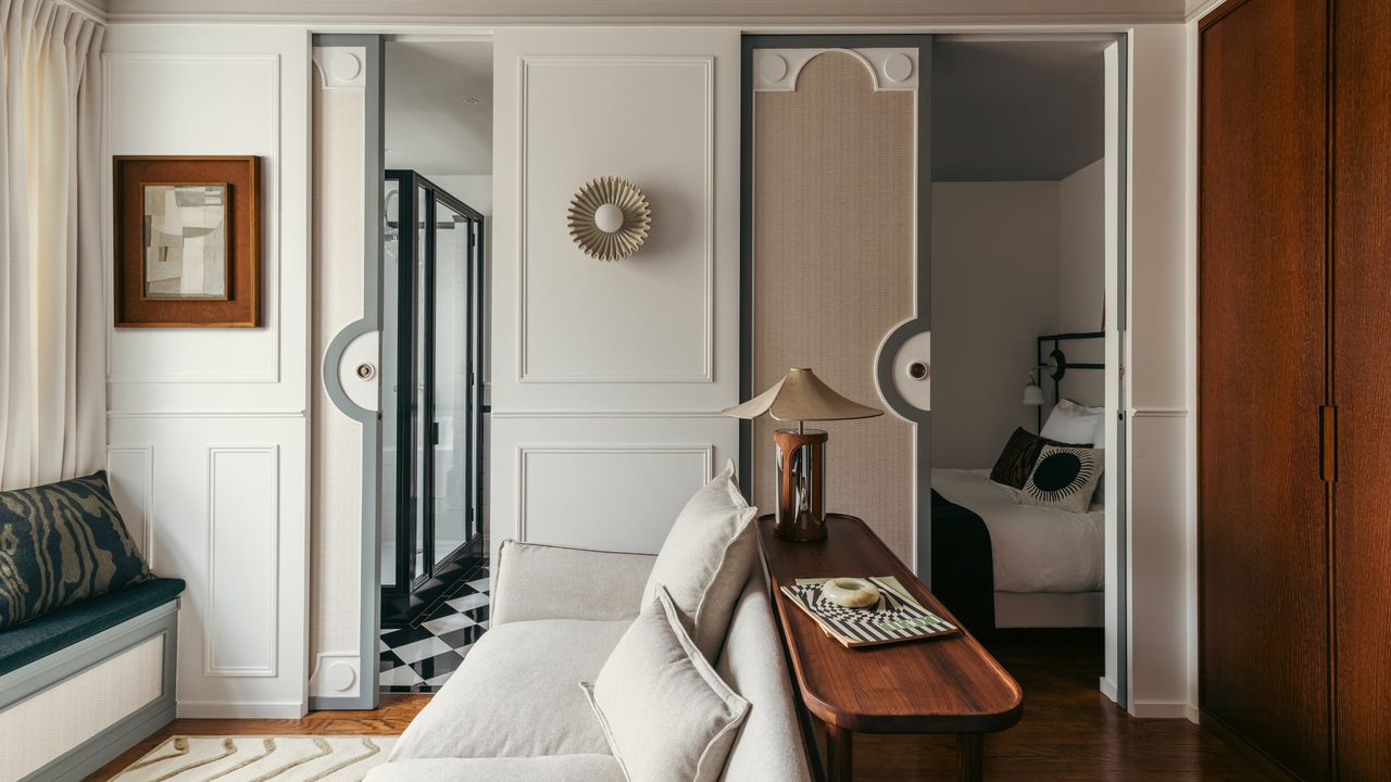 Kleine Wohnung: Diese 30 Quadratmeter verbinden klassisches Pariser Flair mit sanften New-York-Vibes