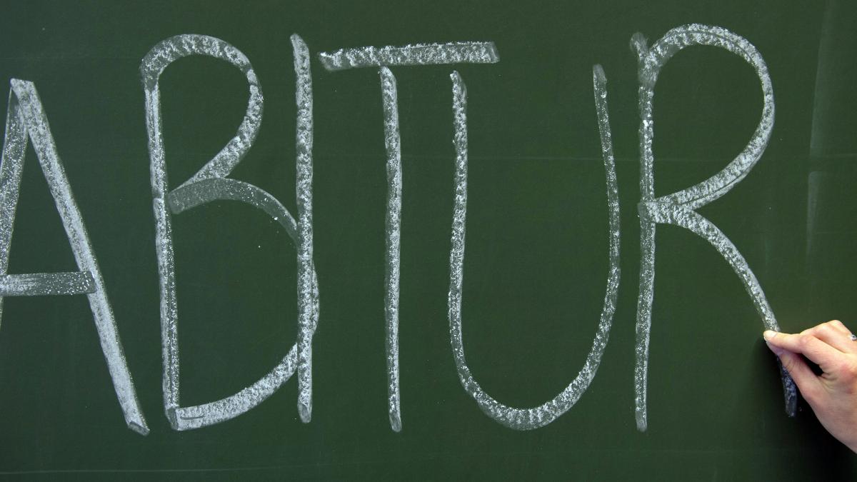 Eklat an Schule in Gießen: Jahrgang wählt „NSDABI“ zum Abi-Motto – Polizei ermittelt