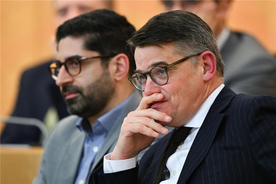 Welche Rolle spielte die Staatskanzlei bei der Entlassung der Staatssekretärin im Wirtschaftsministerium? Diese Frage war Thema im U-Ausschuss. (Archivbild)Arne Dedert/dpa
