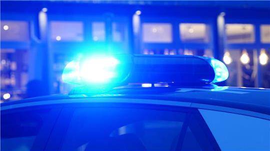 Frau durch Explosion von Pyrotechnik verletzt