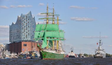 Hamburg & Schleswig-Holstein: Tanzende Schlepper und Paraden - Hafengeburtstag startet
