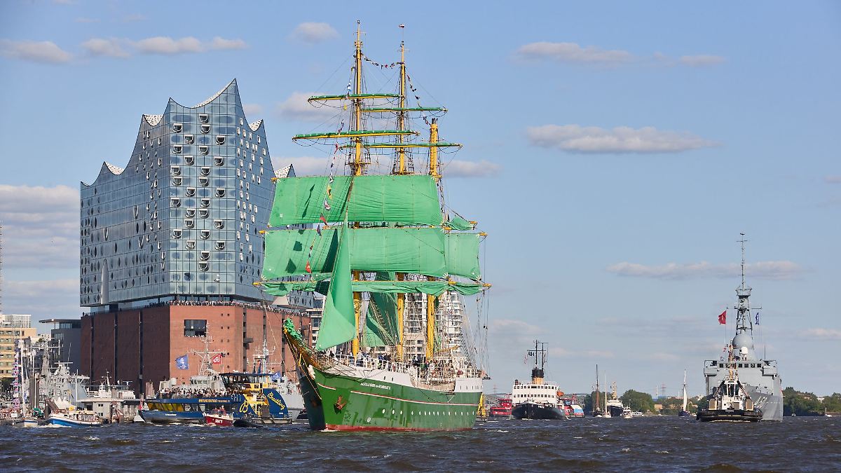Hamburg & Schleswig-Holstein: Tanzende Schlepper und Paraden - Hafengeburtstag startet
