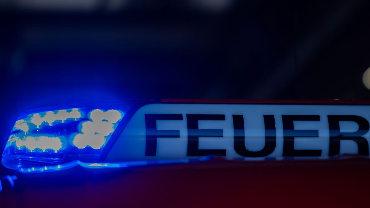 Niedersachsen & Bremen: Auto in Flammen – Fahrer und Beifahrer sterben bei Unfall