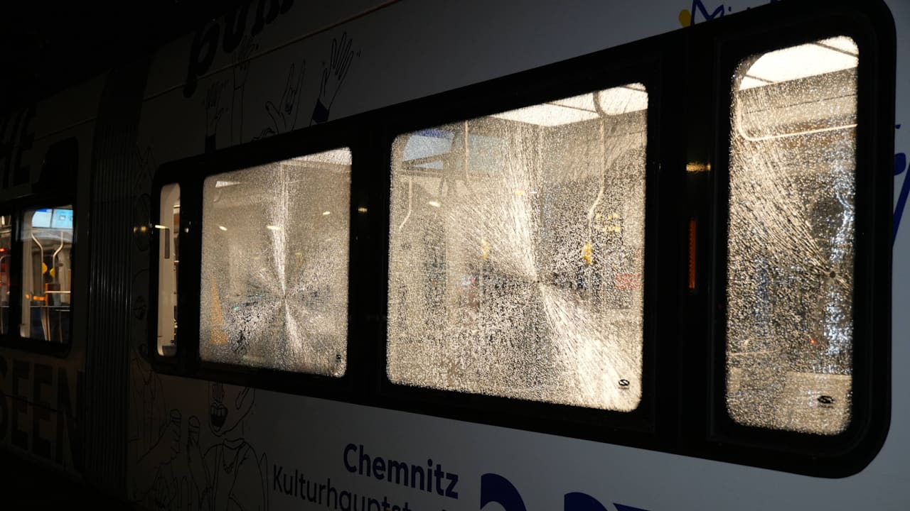 Leipzig: Angriff auf Straßenbahn nach Anti-Israel-Demo | Regional