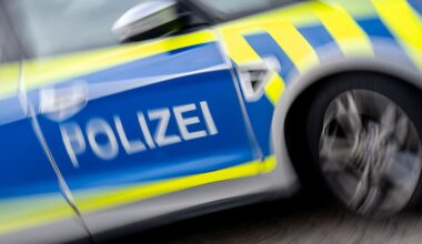 Er raste gezielt auf sie zu: Mann (38) fährt Ehefrau (37) tot – Festnahme | Regional