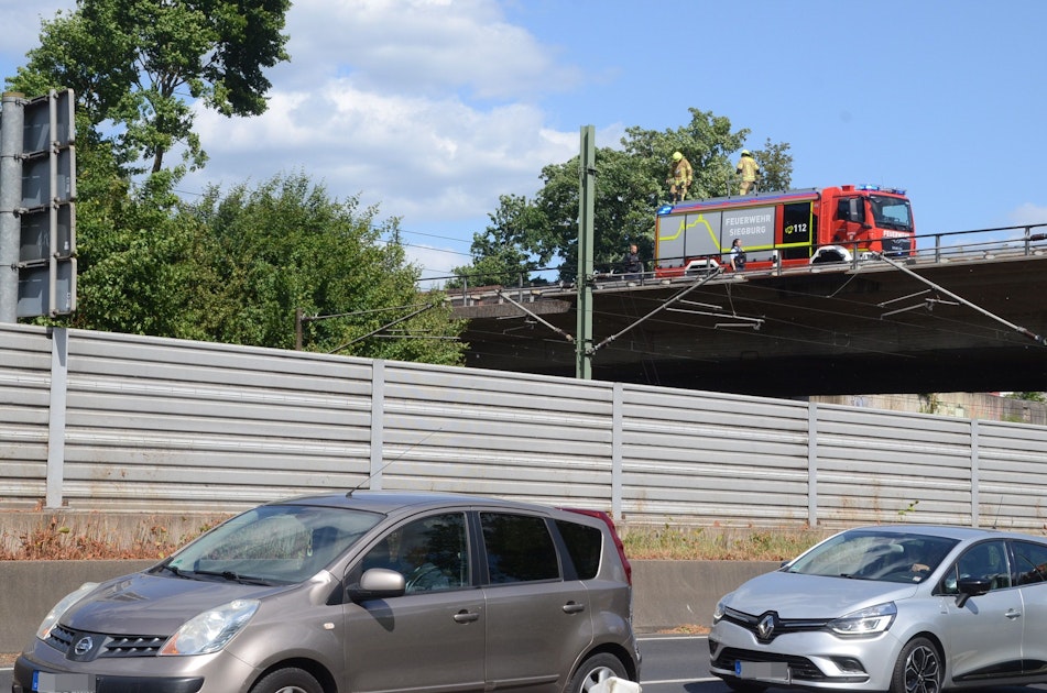 Siegburg: Brand an Gleisen gelöscht - Zugverkehr freigegeben