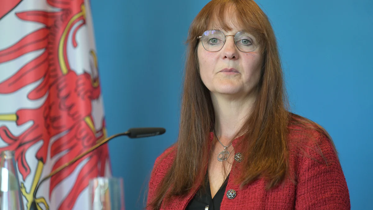 AfD: Brandenburgs Innenministerin tritt zurück - Politik