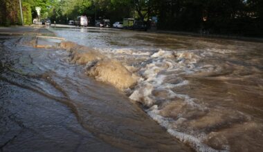 Wasser-Chaos in Hamburg! Trinkwasser-Rohr unter Hauptstraße geplatzt | Regional