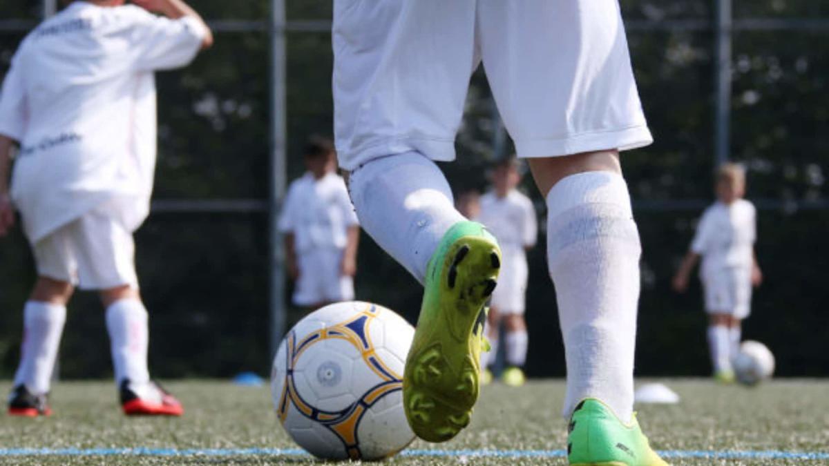 In Frankreich - Fußballspiel wird zur Tragödie: 14-Jähriger stirbt nach Kollaps auf dem Platz