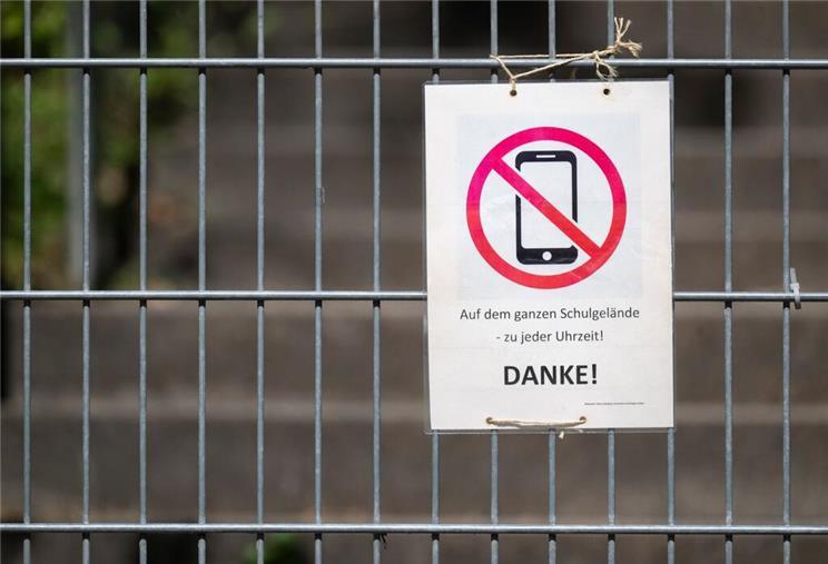 Bremen verbietet Handys an Schulen – neue Regel gilt ab Juni