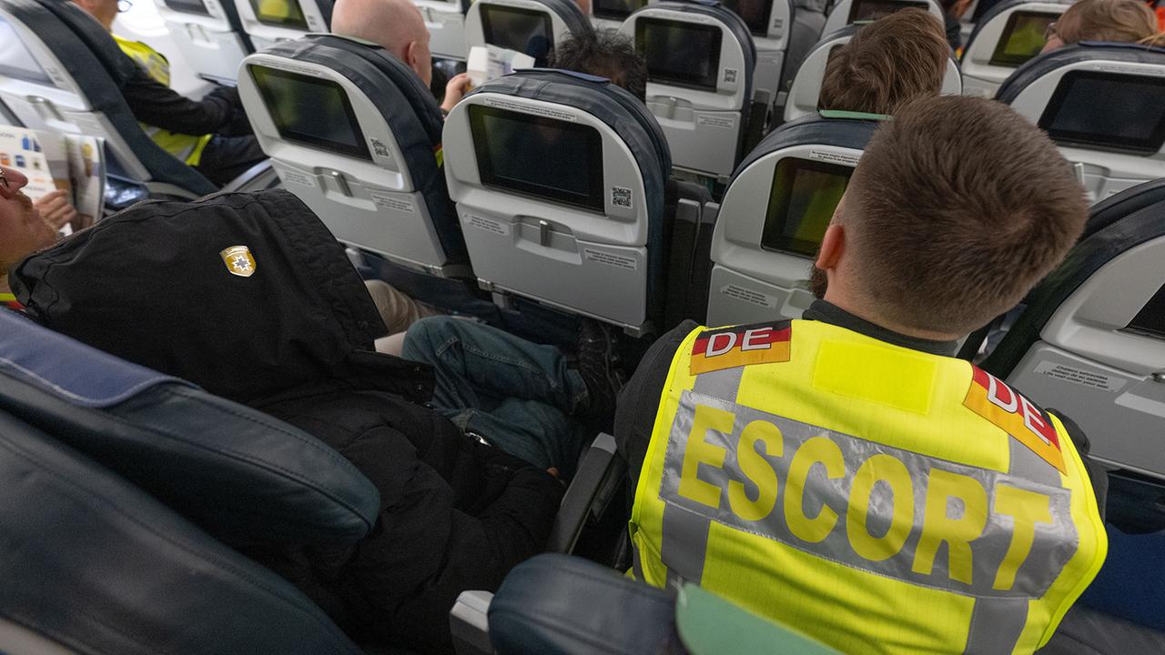 Bericht: Mehr als 6.000 Abschiebungen im ersten Quartal