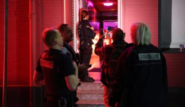 Razzia in Duisburg und NRW: 400 Polizisten riegeln Bordell-Viertel ab | Regional