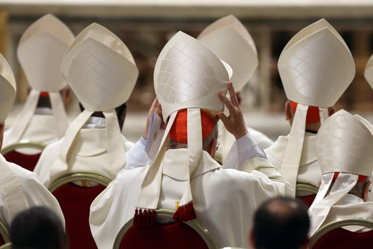 Kardinäle an einer Messe zum Gedenken an Papst Franziskus.
